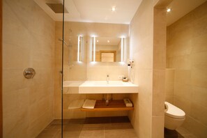 Habitación doble superior | Ducha del cuarto de baño