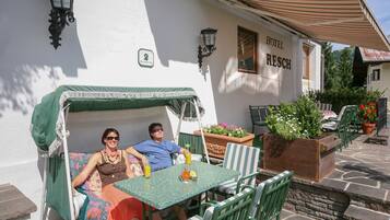 Lunch and dinner served, alfresco dining