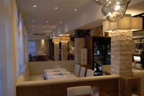 Lunch and dinner served, alfresco dining