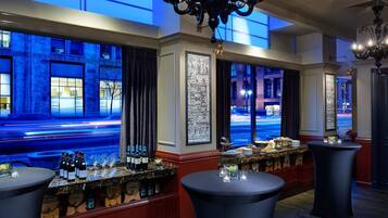 Breakfast, lunch and dinner served