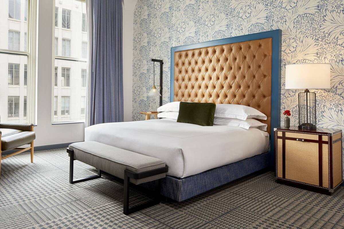 客房, 1 張特大雙人床 (Walk-In Shower) | 意大利 Frette 床單、高級寢具、特厚豪華床墊、房內夾萬