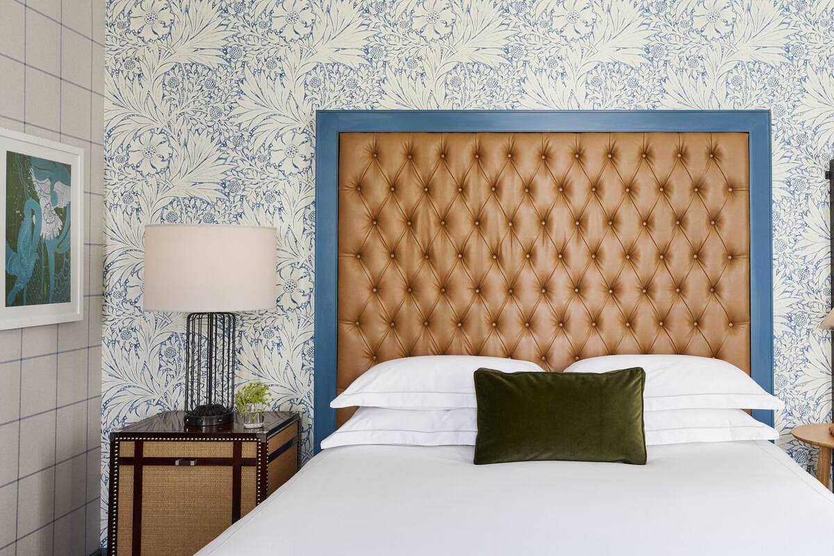 意大利 Frette 床單、高級寢具、特厚豪華床墊、房內夾萬