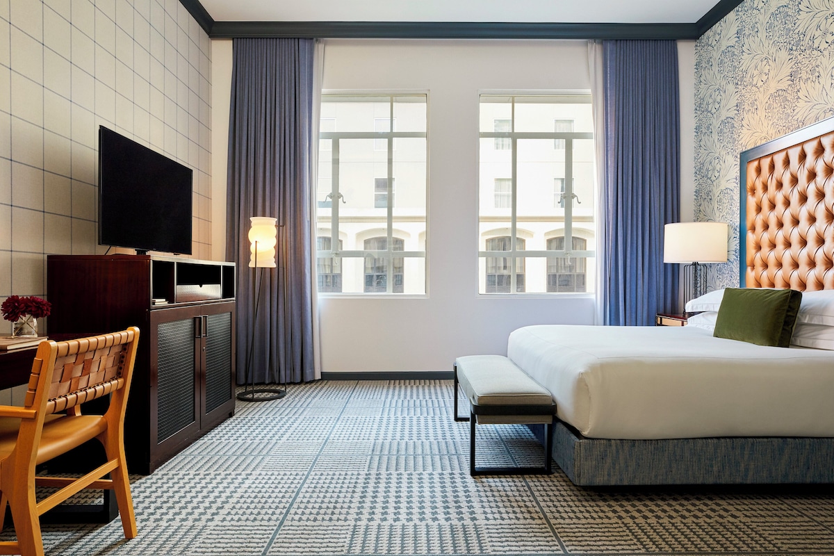 Frette Italian sheets, premium bedding, pillowtop beds, in-room safe