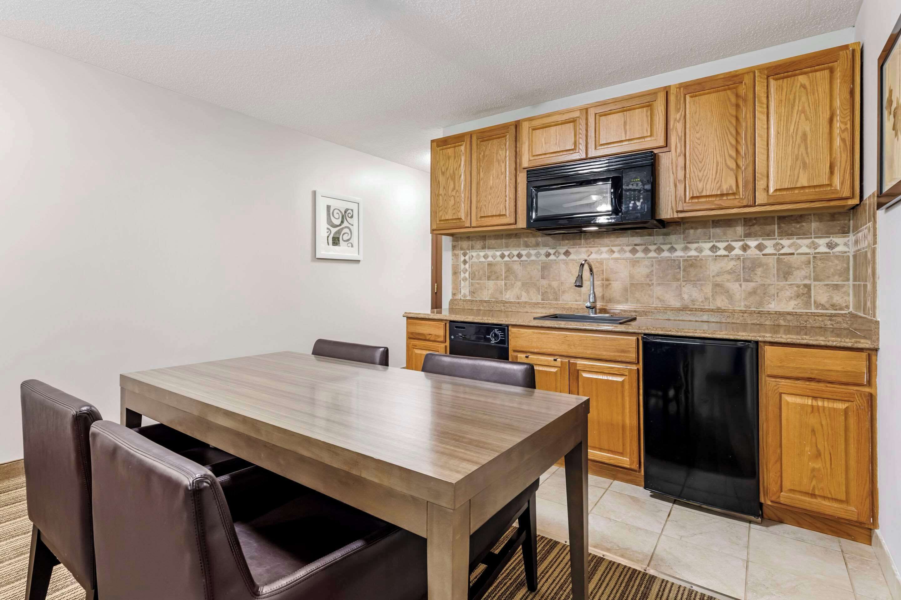 suite, 1 king bed, non smoking, kitchen (extended stay) | private kitchen | fridge, microwave, coffee/tea maker