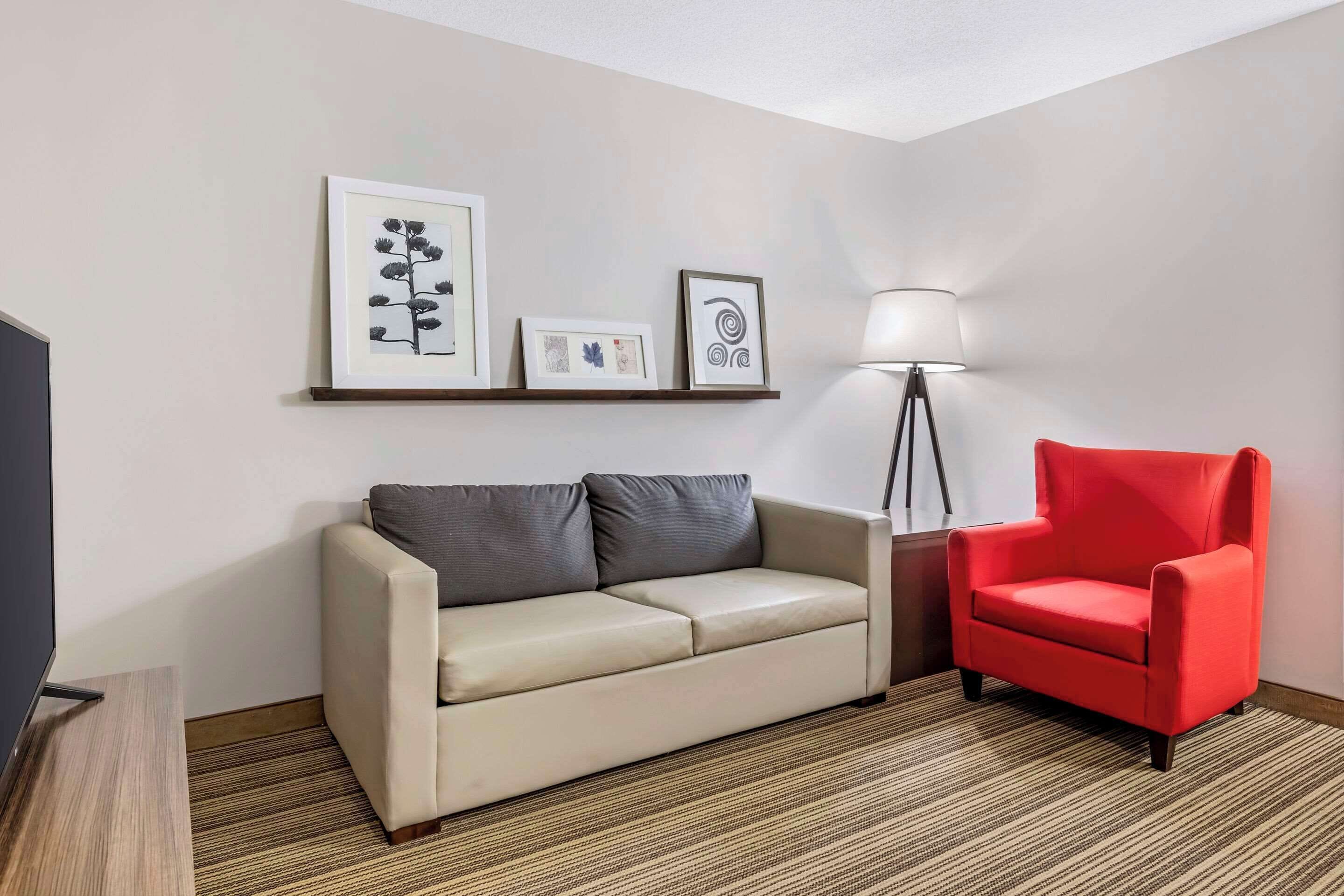 1 bedroom, hypo-allergenic bedding, desk, blackout curtains