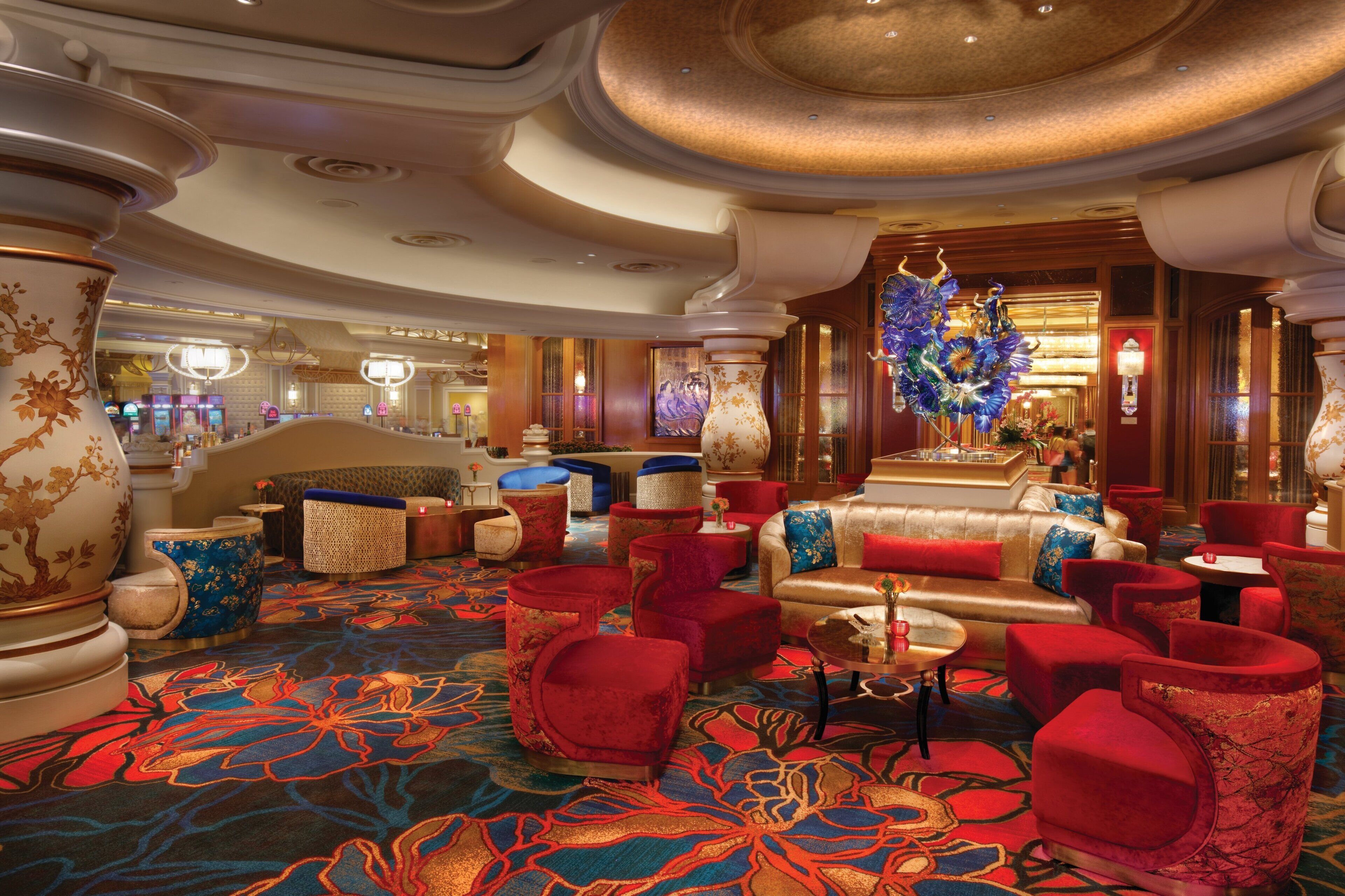 5 bars/lounges, poolside bar