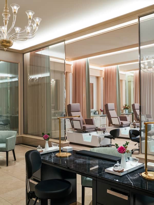 Couples treatment rooms, sauna, hot tub, steam room, body treatments