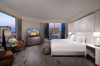 Strip View Penthouse Suite | Premium bedding, pillowtop beds, minibar, in-room safe at Bellagio