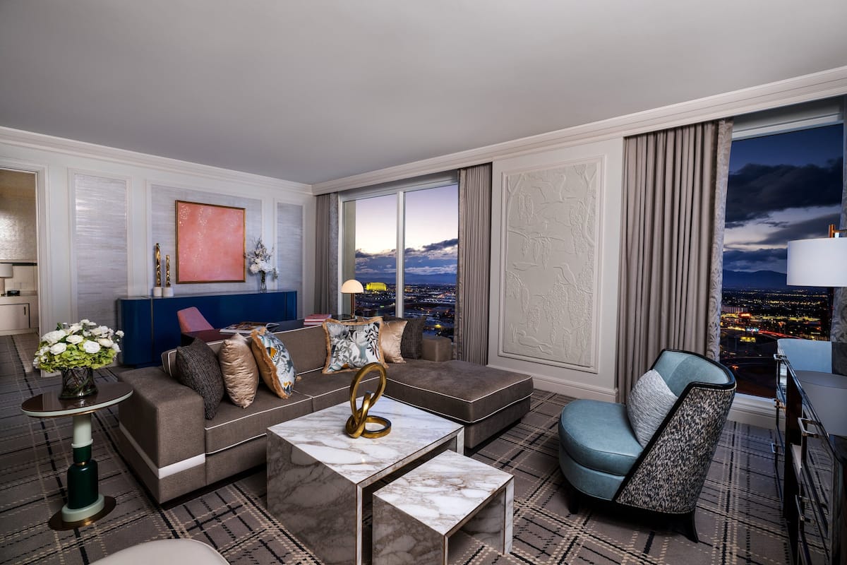 Two Bedroom Bellagio Suite | เครื่องนอนระดับพรีเมียม, เตียงพร้อมฟูกเสริมที่นอน, มินิบาร์