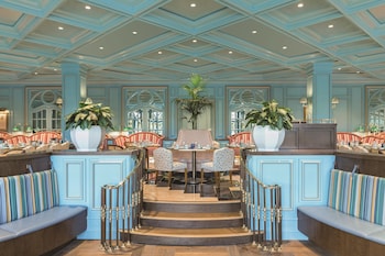 17 restaurants, breakfast, lunch, dinner served; American cuisine at Bellagio