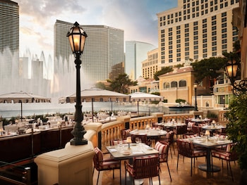 18 restaurants; breakfast, lunch, dinner, and brunch served at Bellagio
