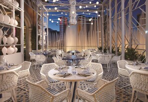 18 restaurants; breakfast, lunch, dinner, and brunch served - Bellagio (Las Vegas)