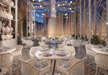 18 restaurants; breakfast, lunch, dinner, and brunch served at Bellagio