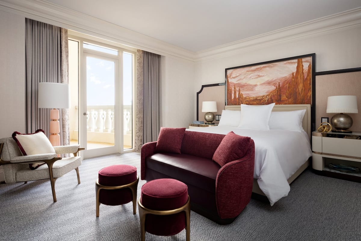 Two Bedroom Grand Lakeview Suite | เครื่องนอนระดับพรีเมียม, เตียงพร้อมฟูกเสริมที่นอน, มินิบาร์