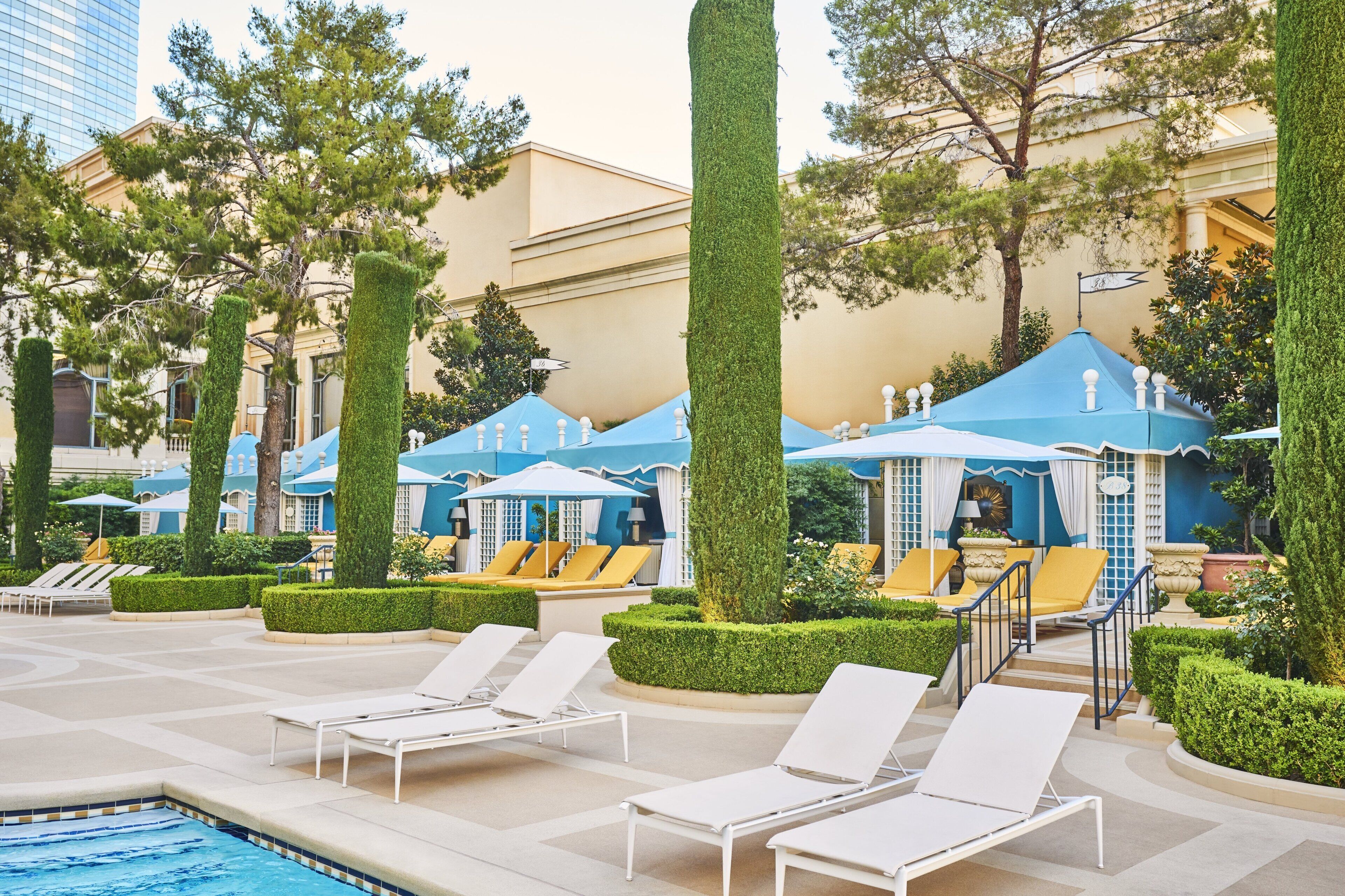5 outdoor pools, a heated pool, open 9:00 AM to 7:00 PM, pool loungers