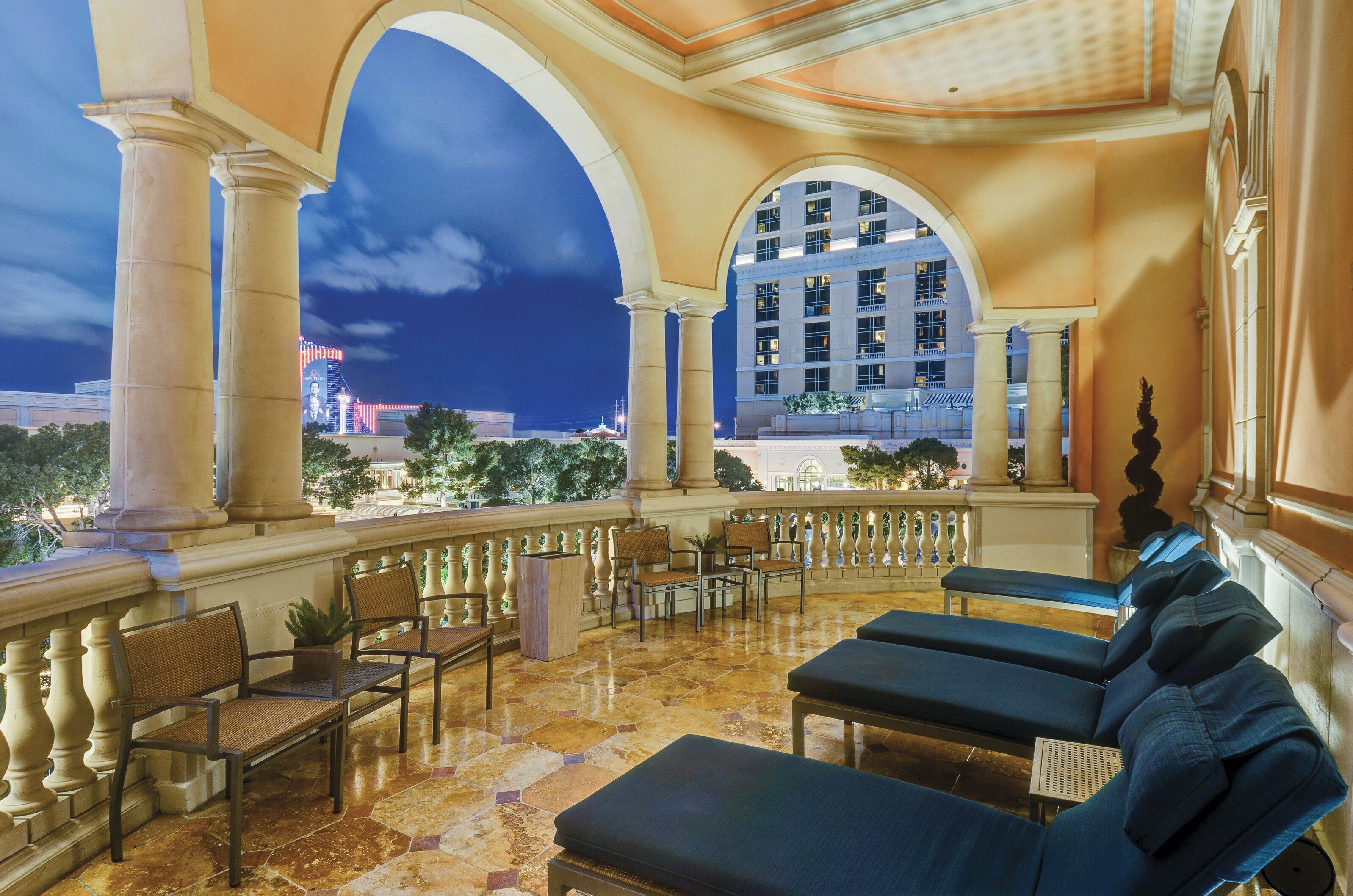 Couples treatment rooms, sauna, hot tub, steam room, body treatments