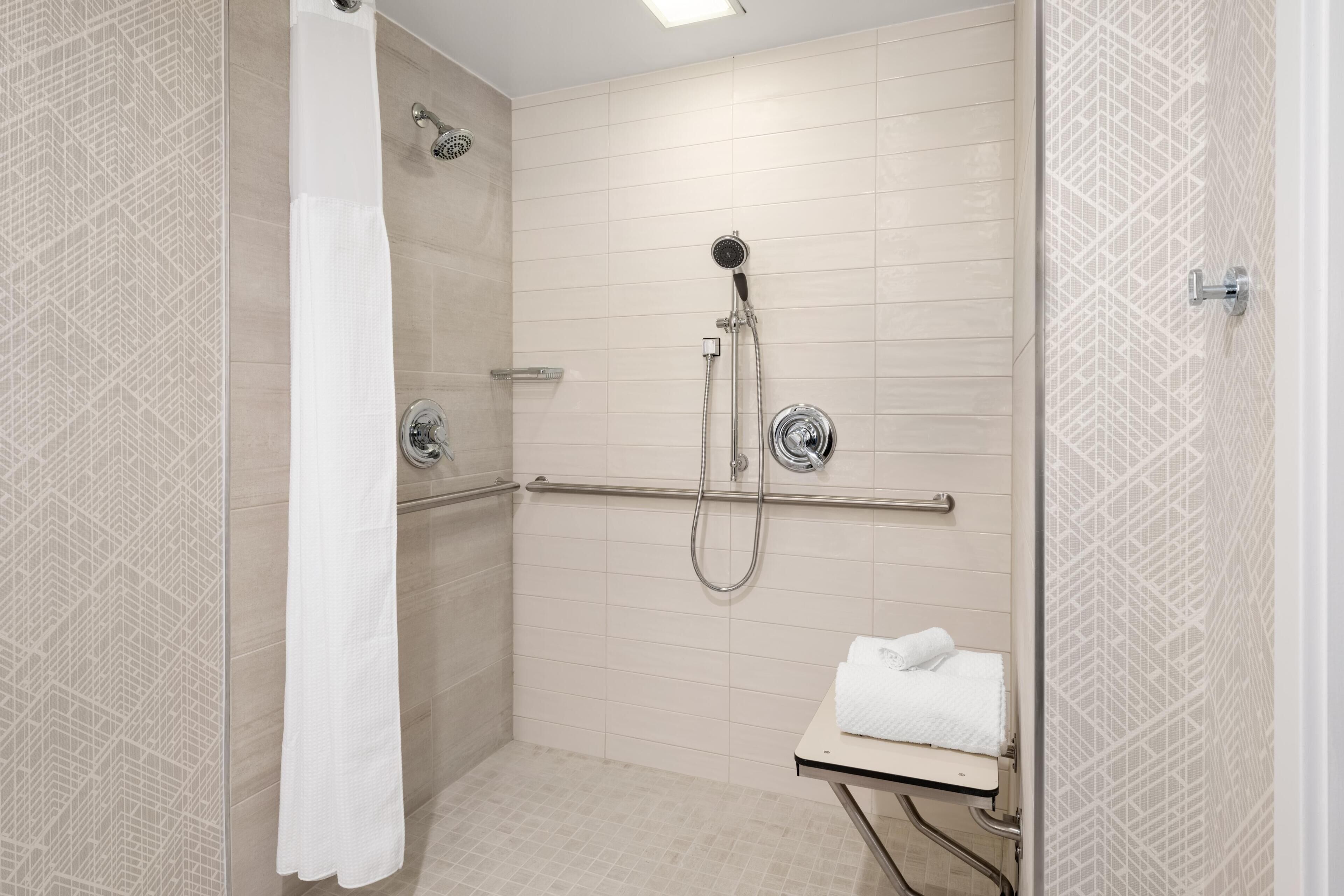 Photo - Embassy Suites by Hilton Portland Airport