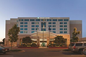 Exterior - Embassy Suites by Hilton Portland Airport (Portland)