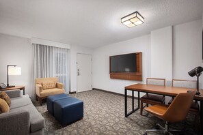 Flat-screen TV, pay films - Embassy Suites by Hilton Portland Airport (Portland)