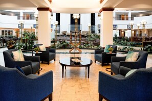 Lobby - Embassy Suites by Hilton Portland Airport (Portland)
