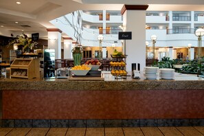 Free daily cooked-to-order breakfast - Embassy Suites by Hilton Portland Airport (Portland)
