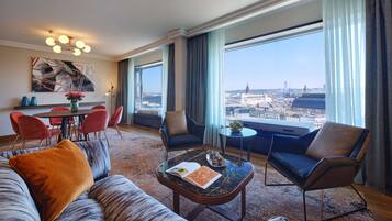 Suite presidencial, 1 cama King size | Área de sala de estar | Televisión LCD y estación para reproductor de MP3