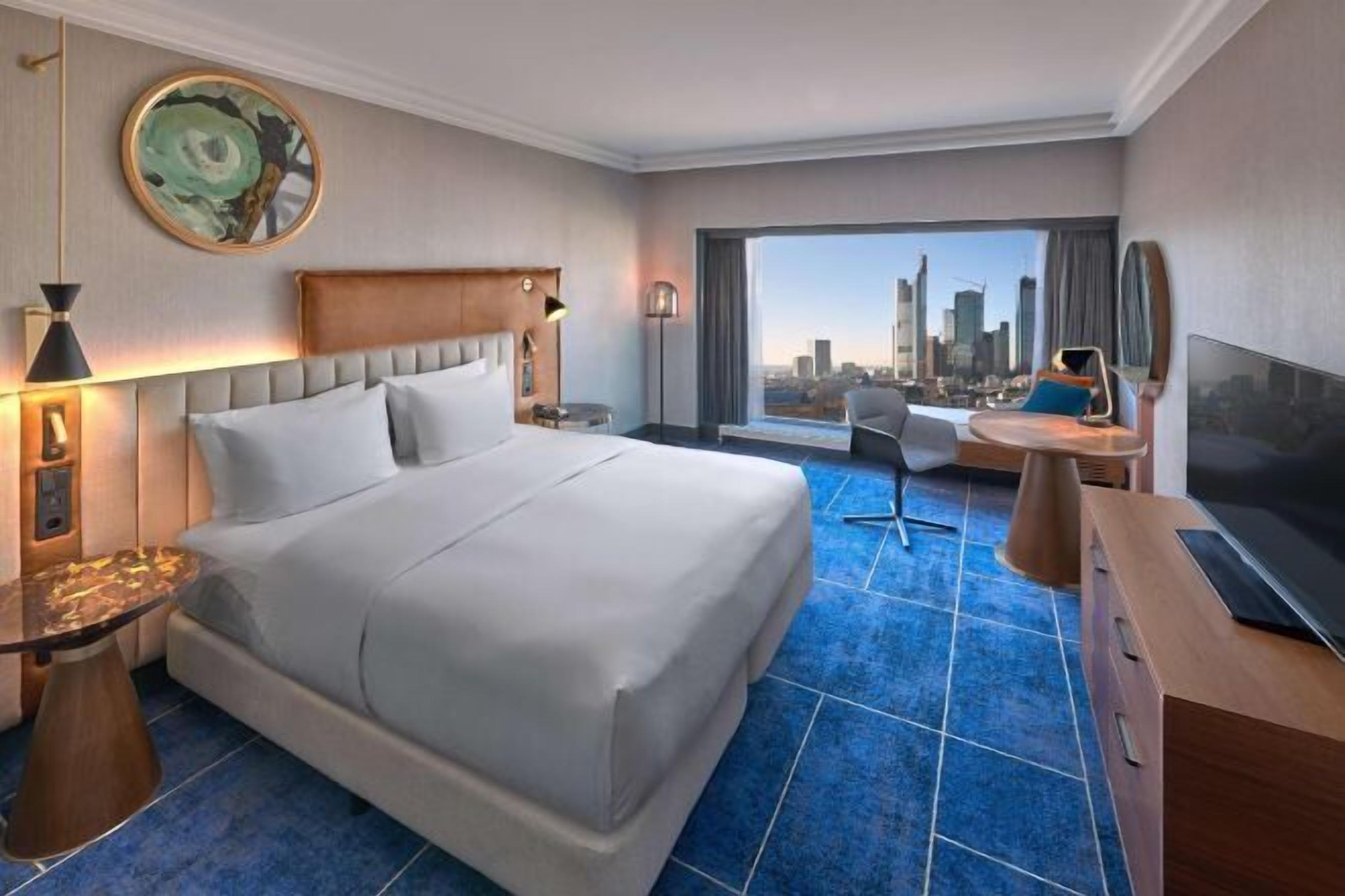 Hochwertige Bettwaren, Daunenbettdecken, Minibar, Zimmersafe