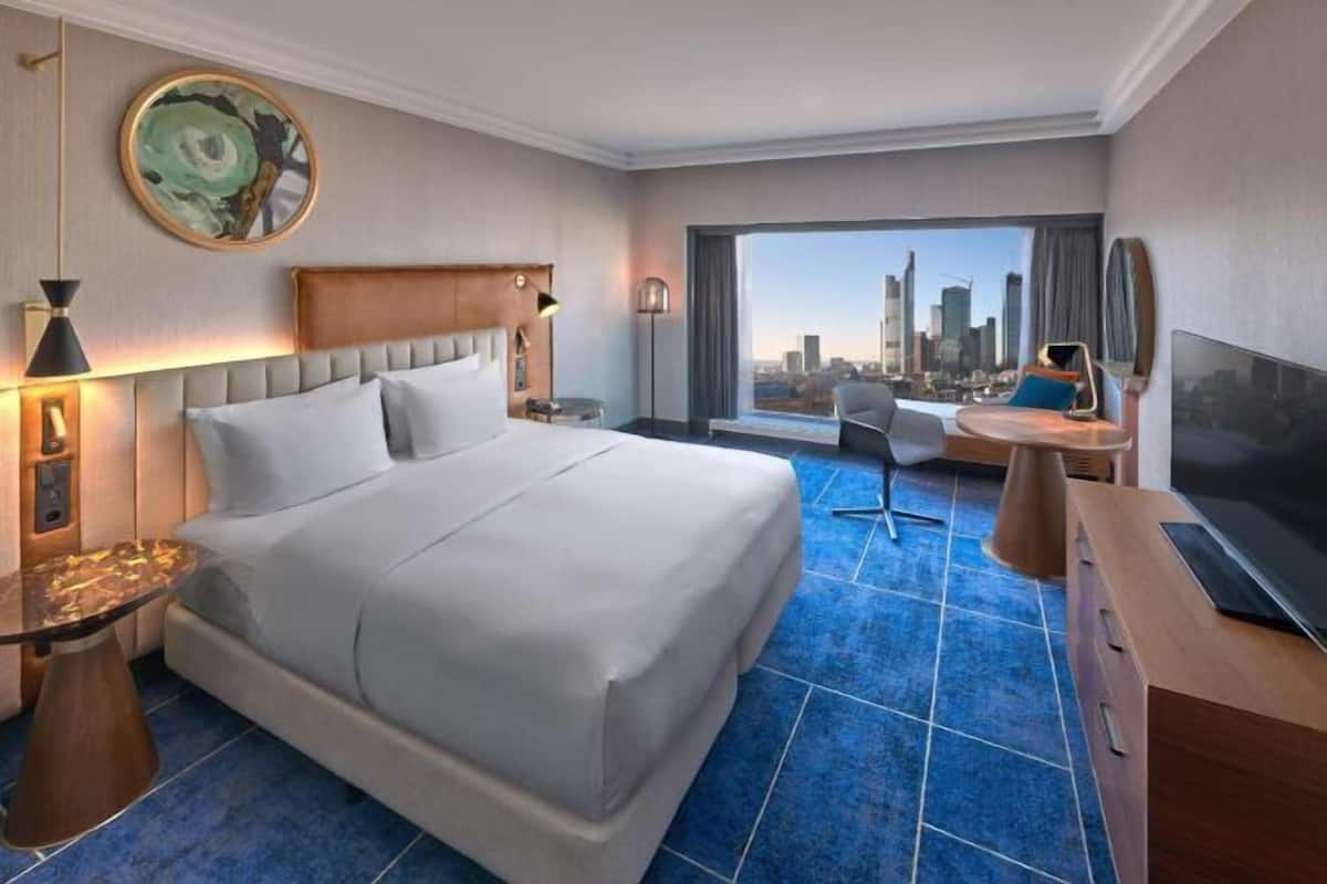 Hochwertige Bettwaren, Daunenbettdecken, Minibar, Zimmersafe