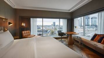 Junior Suite | Premium bedding, down comforters, minibar, in-room safe