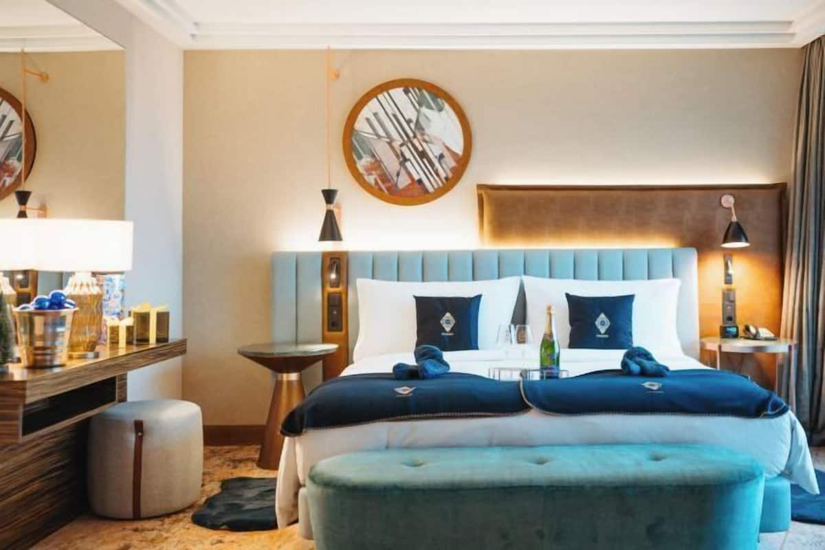 Hochwertige Bettwaren, Daunenbettdecken, Minibar, Zimmersafe