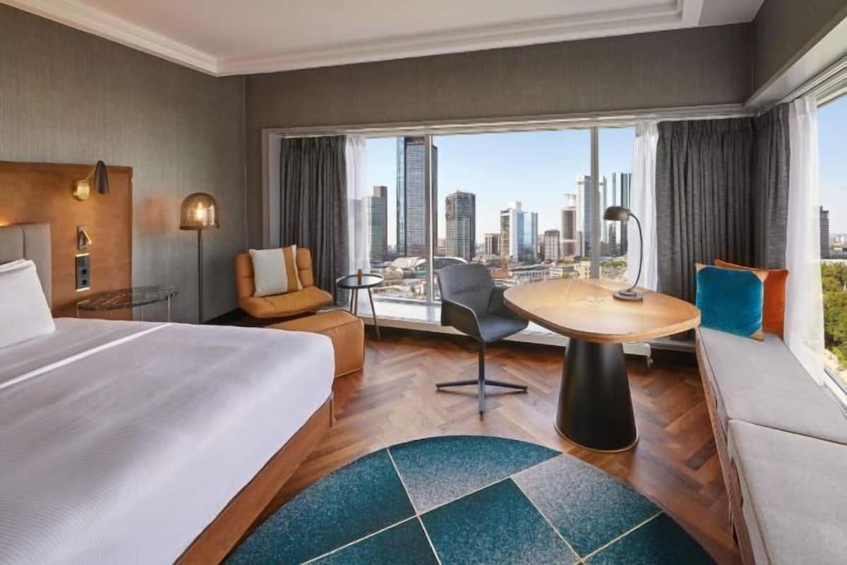 Hochwertige Bettwaren, Daunenbettdecken, Minibar, Zimmersafe