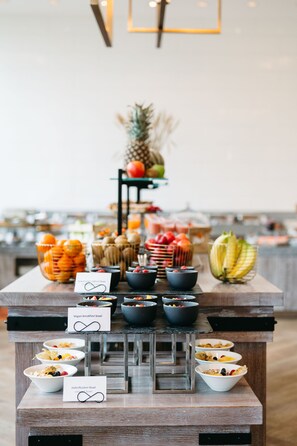 Daily buffet breakfast (EUR 36.50 per person) - Hilton Frankfurt City Centre (Frankfurt)
