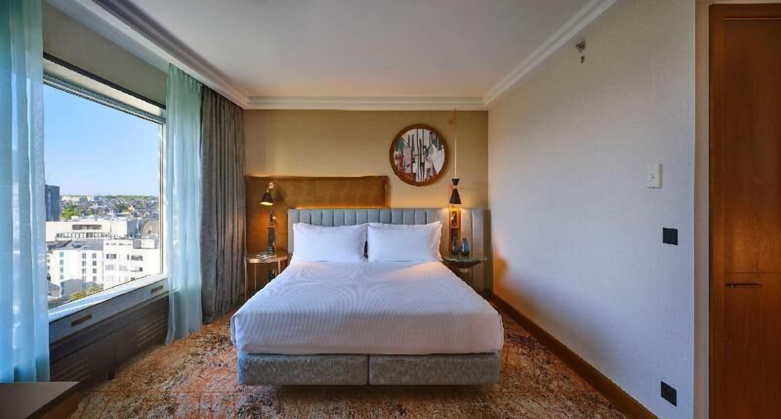 Premium bedding, down duvets, minibar, in-room safe