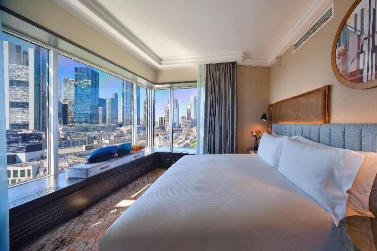 Premium bedding, down duvets, minibar, in-room safe