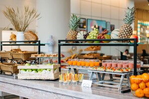Petit déjeuner buffet servi tous les jours en supplément