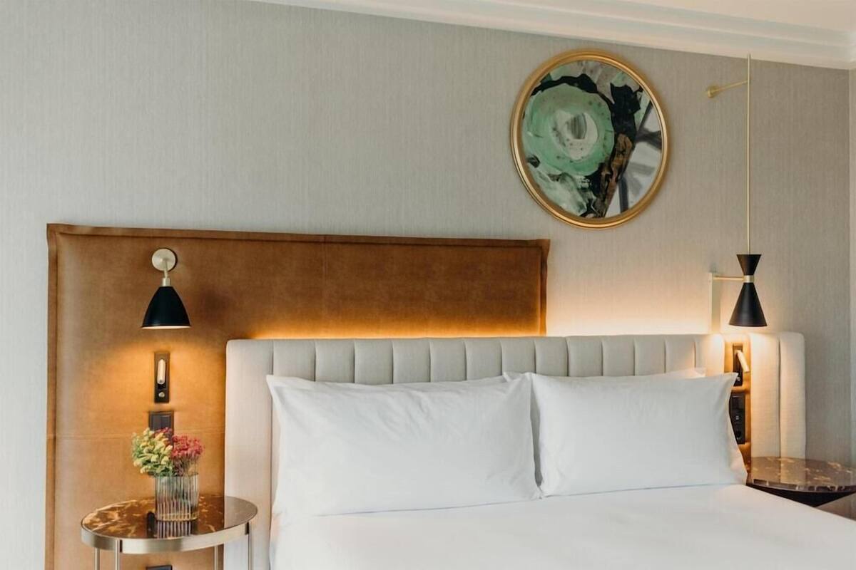 Premium bedding, down duvets, minibar, in-room safe
