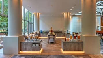 Dagelijks ontbijtbuffet (EUR 32 per persoon)