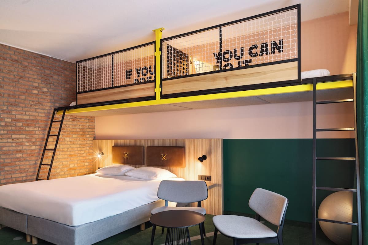 Club Family | 1 bedroom, minibar, in-room safe, desk