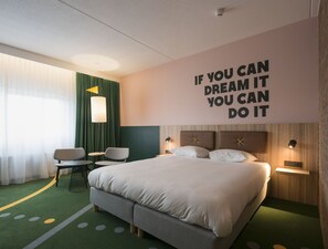 In-room safe, desk, blackout curtains, iron/ironing board - HUP (Mierlo)