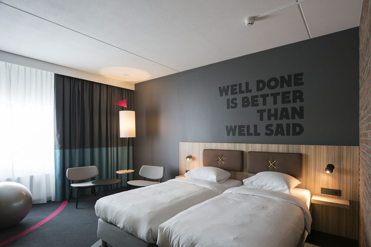 CLUB Room | 1 bedroom, minibar, in-room safe, desk