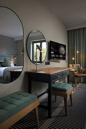 Deluxe Twin Room | Premium bedding, desk, laptop workspace, free WiFi - Parkavon Hotel (Killarney)