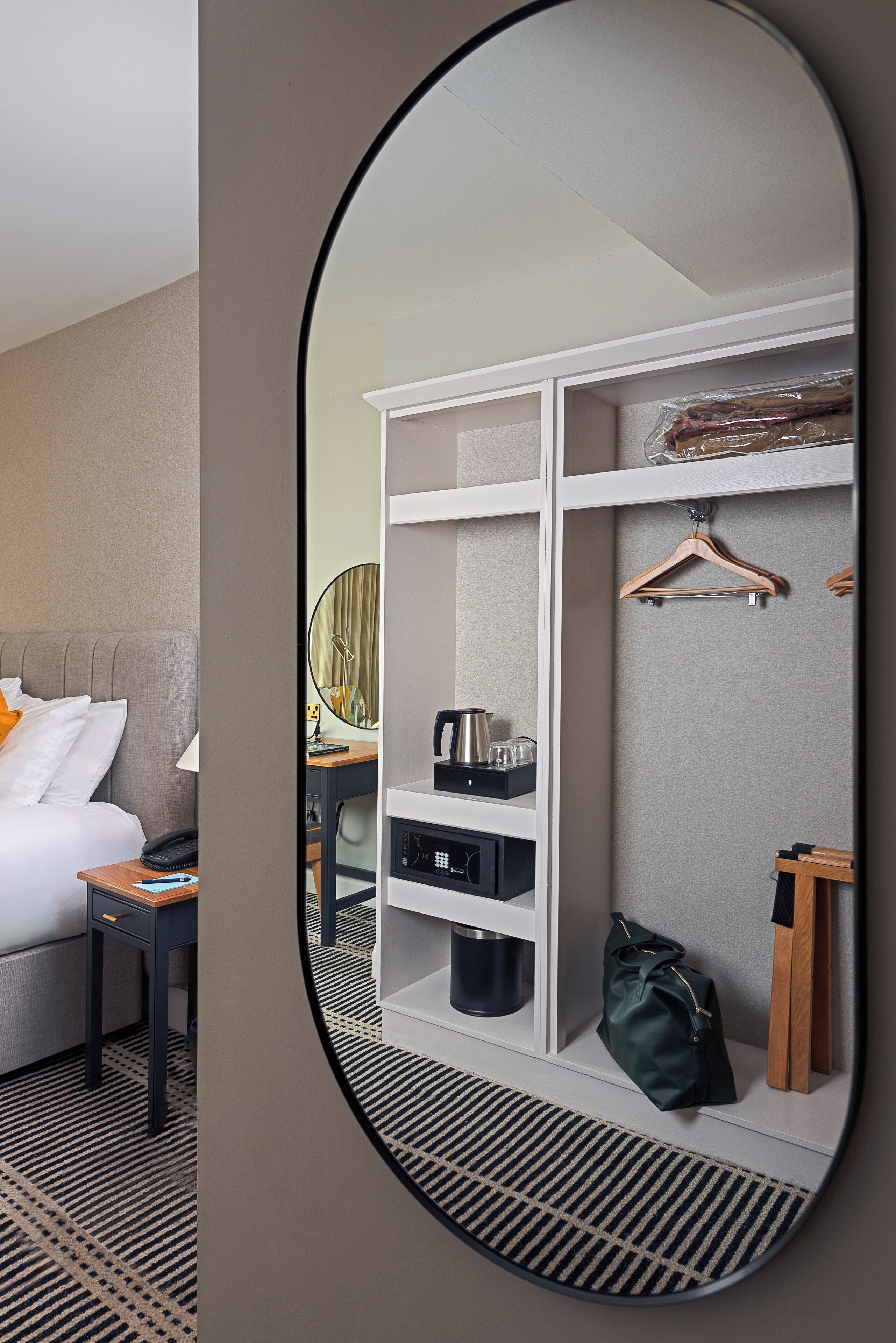 Deluxe Super King Room | Seprai premium, meja kerja, ruang kerja ramah laptop, dan Wi-Fi gratis