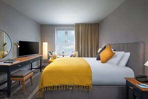 Dubbelrum | Sängtillbehör av högsta kvalitet, skrivbord och arbetsyta för laptop