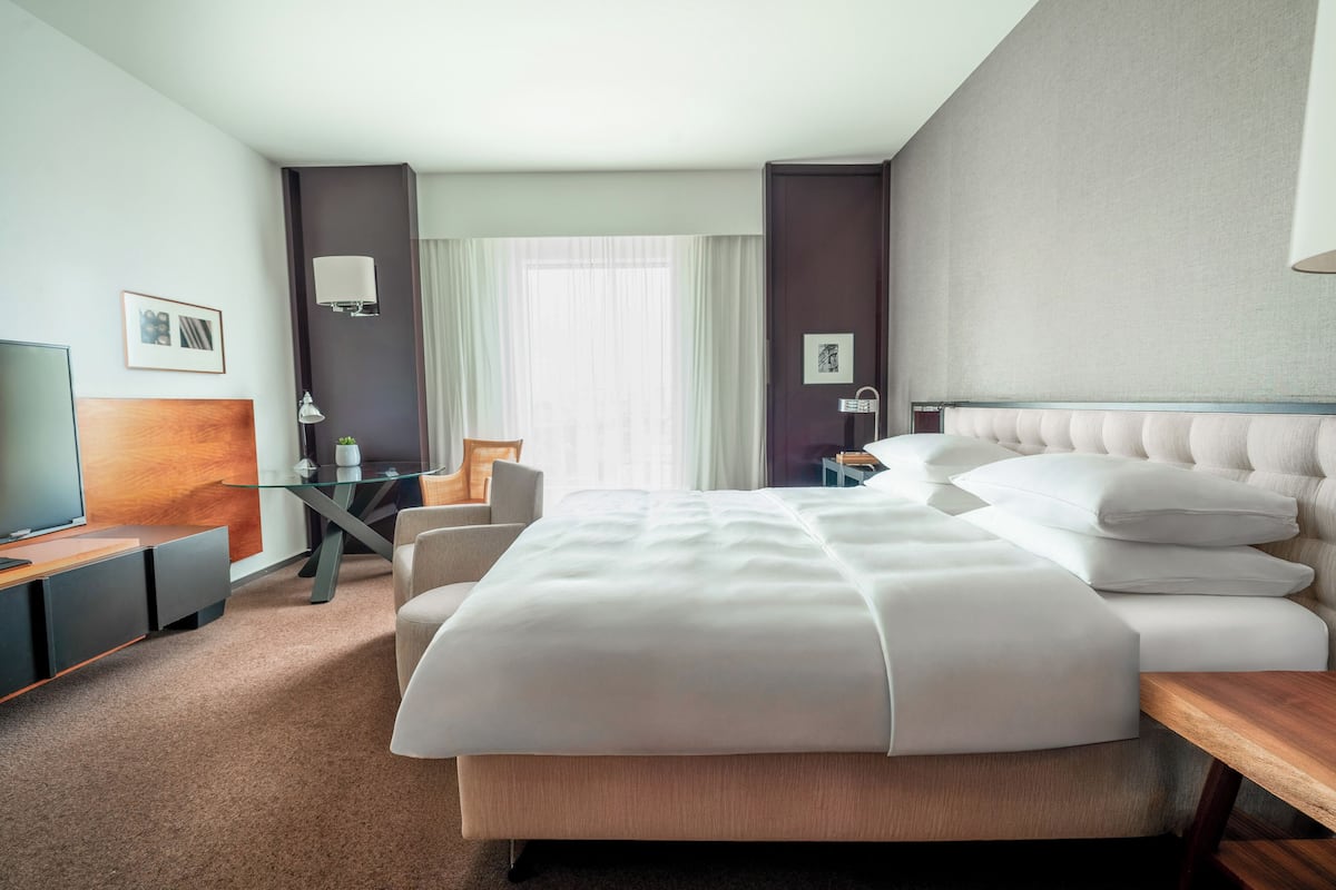Premium bedding, down comforters, minibar, in-room safe