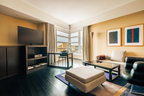 Ropa de cama de alta calidad, cubrecamas y minibar