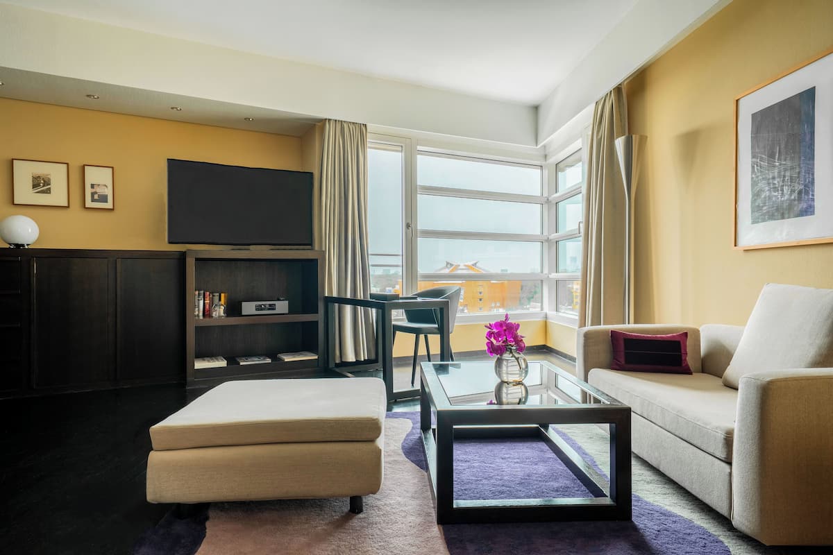 Grand Suite, City View | Living area | Flat-screen TV, pay movies, MP3 dock
