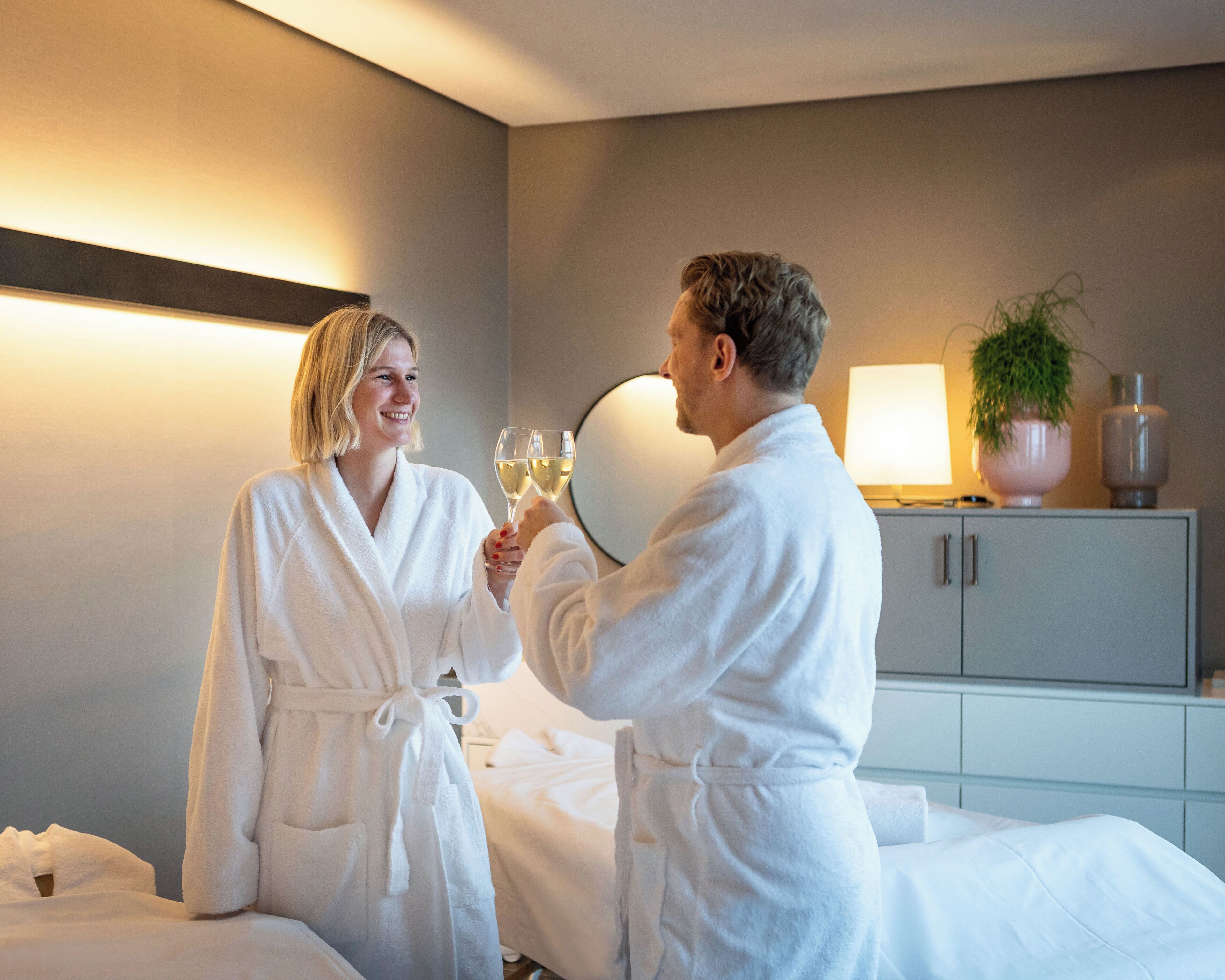 Sauna, hot tub, body treatments, aromatherapy, deep-tissue massages