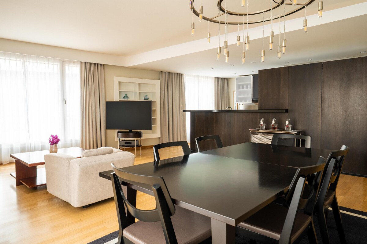 グランド スイート (2 Bedroom Executive) | 高級寝具、羽毛の掛け布団、ミニバー、セーフティボックス (室内)