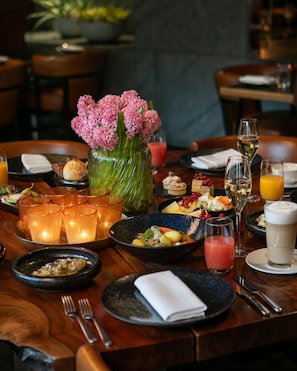 2 restaurants, spécialités Cuisine asiatique