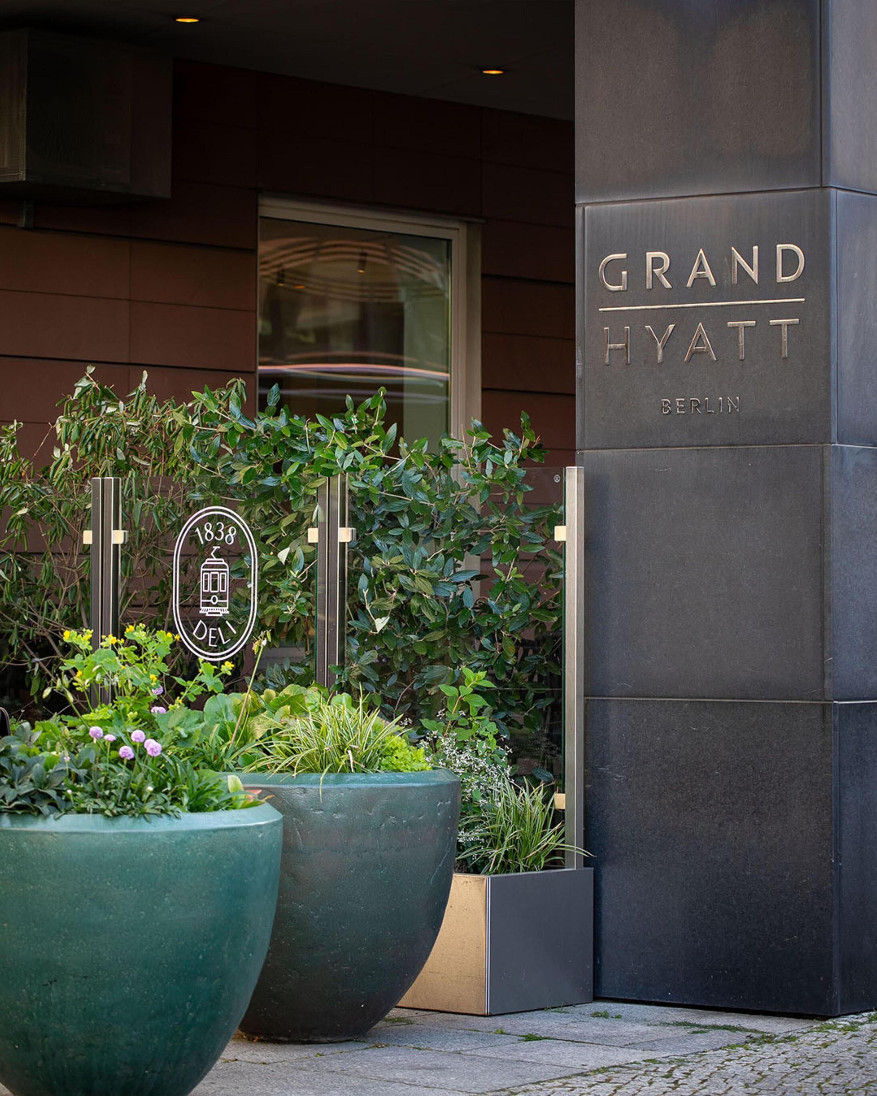 2 restaurantes; se sirve cocina asiática 